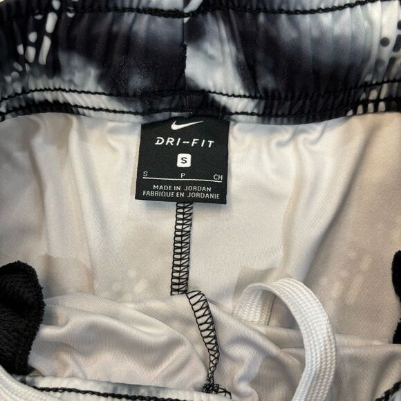 Nike Dri-Fit Athletic Shorts Boys Small - Picture 6 of 11